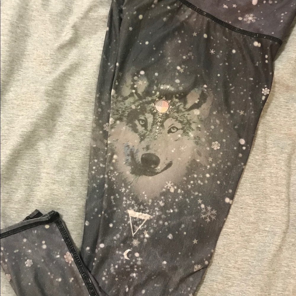 teeki Black and Gray Wolf Print Leggings